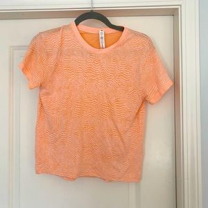 Lululemon Cropped Work out Top Size 6